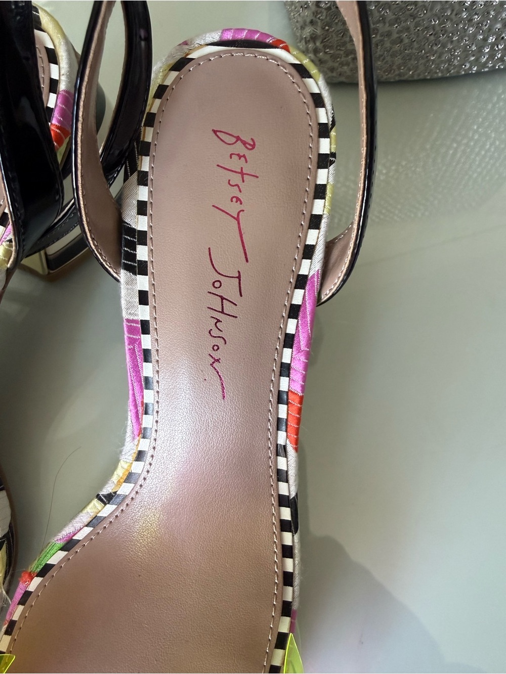 Betsey Johnson Black Patent Floral Neon Accent Slingback Heels - Picture 4 of 6